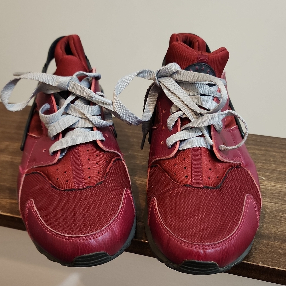 Nike Red and Black Huaraches